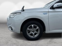 
										Mitsubishi OUTLANDER PHEV G Safety Package 2013 full									