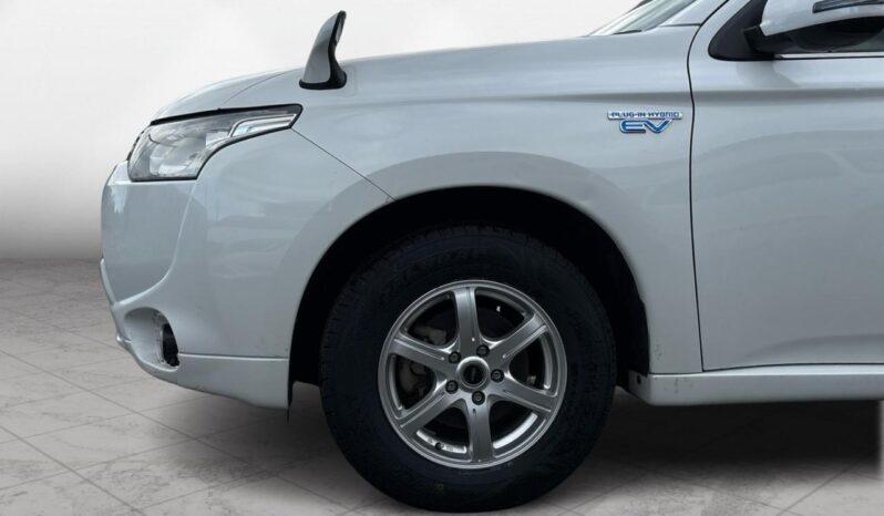 
								Mitsubishi OUTLANDER PHEV G Safety Package 2013 full									