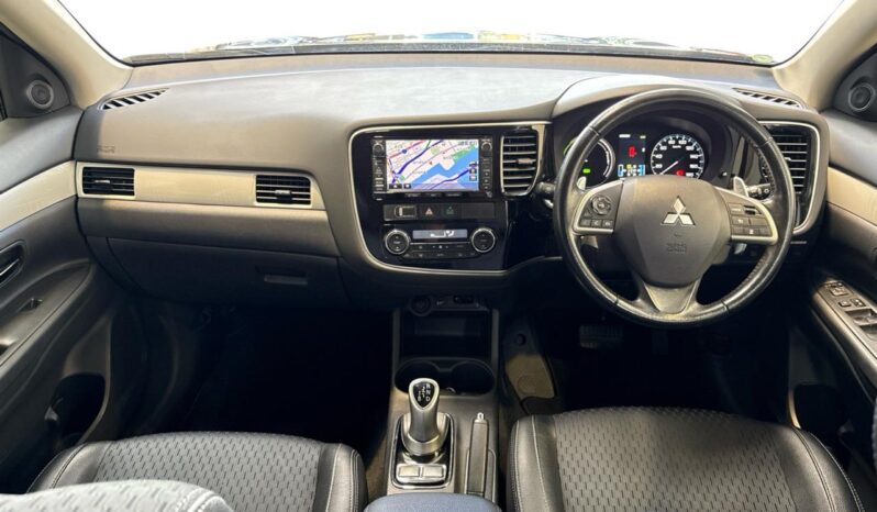 
								Mitsubishi OUTLANDER PHEV G Navi Package 2013 full									