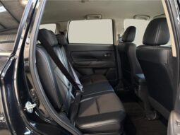 
										Mitsubishi OUTLANDER PHEV G Navi Package 2013 full									