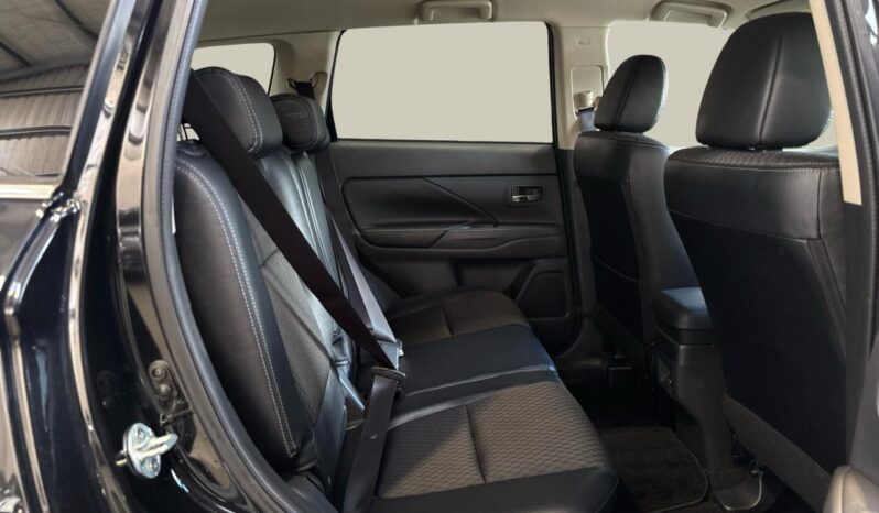 
								Mitsubishi OUTLANDER PHEV G Navi Package 2013 full									