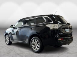 
										Mitsubishi OUTLANDER PHEV G Navi Package 2013 full									