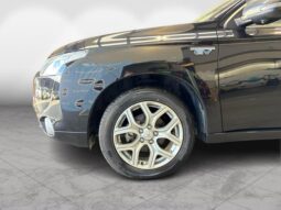 
										Mitsubishi OUTLANDER PHEV G Navi Package 2013 full									