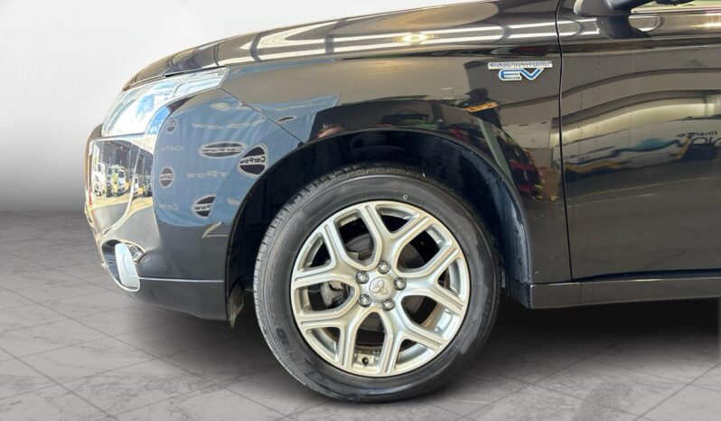 
								Mitsubishi OUTLANDER PHEV G Navi Package 2013 full									