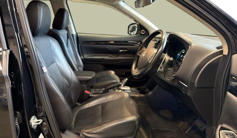 
								Mitsubishi OUTLANDER PHEV G Premium Package 2014 full									