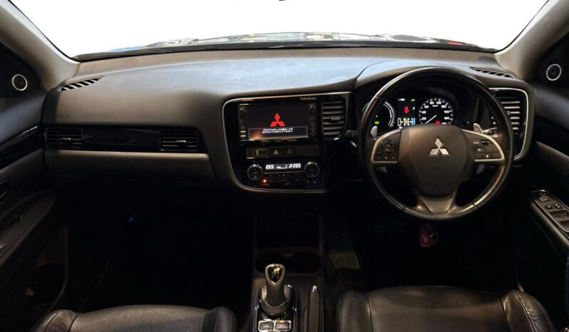 
								Mitsubishi OUTLANDER PHEV G Premium Package 2014 full									