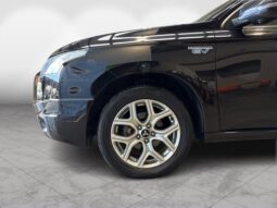 
										Mitsubishi OUTLANDER PHEV G Premium Package 2014 full									