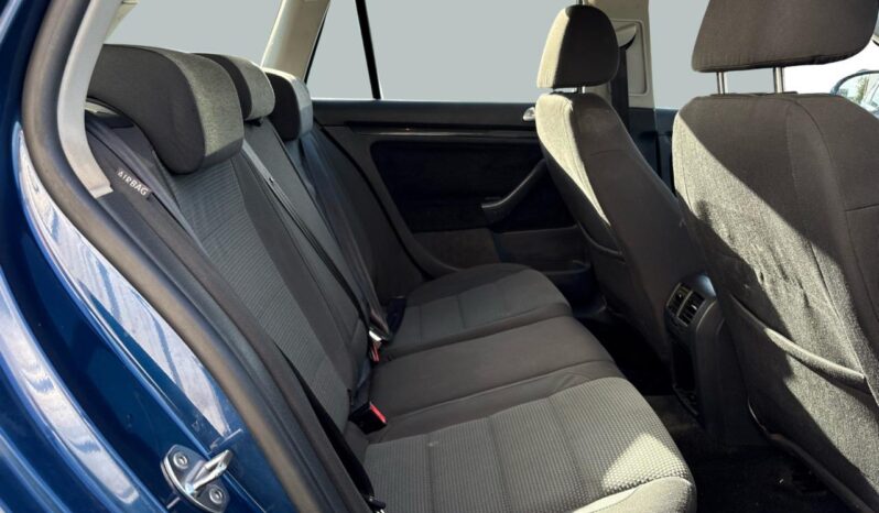 
								Volkswagen Golf  2011 full									