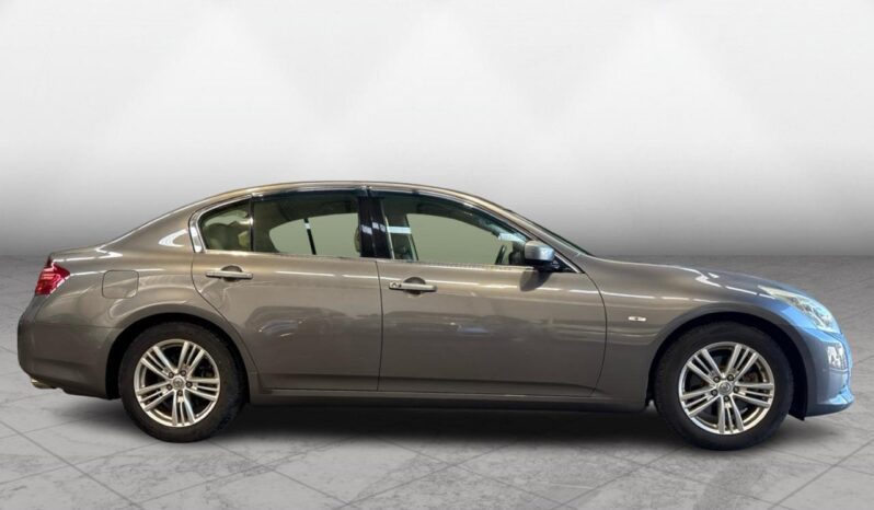 
								Nissan SKYLINE  2013 full									