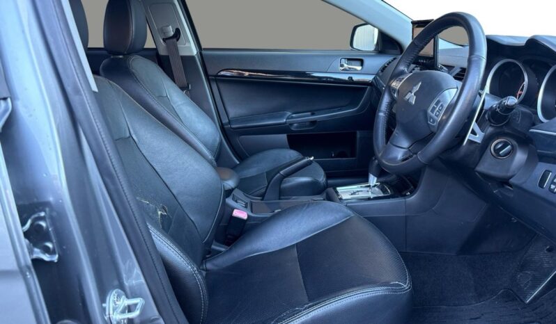 
								Mitsubishi GALANT FORTIS Sport 2012 full									