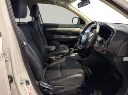 
										Mitsubishi OUTLANDER PHEV Sports Style Edition 4WD 2015 full									
