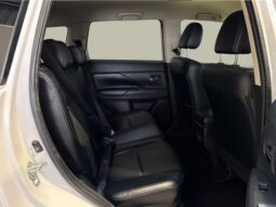 
										Mitsubishi OUTLANDER PHEV Sports Style Edition 4WD 2015 full									