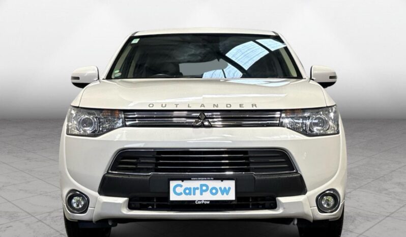 
								Mitsubishi OUTLANDER PHEV Sports Style Edition 4WD 2015 full									