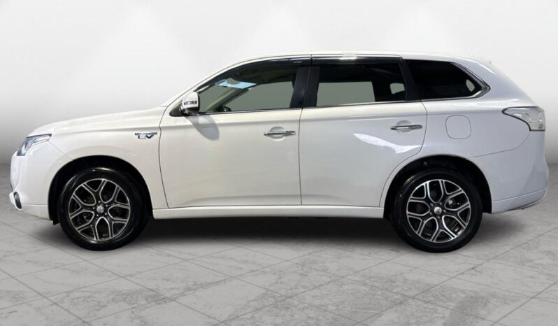 
								Mitsubishi OUTLANDER PHEV Sports Style Edition 4WD 2015 full									