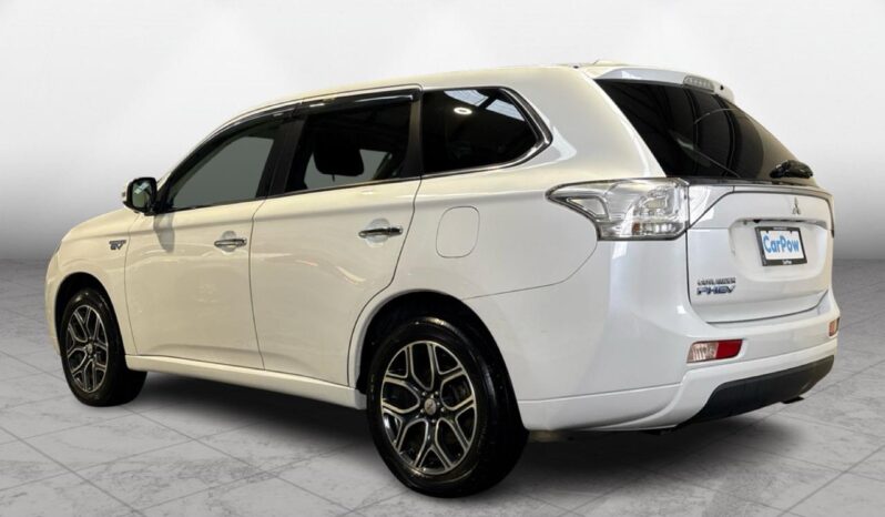 
								Mitsubishi OUTLANDER PHEV Sports Style Edition 4WD 2015 full									