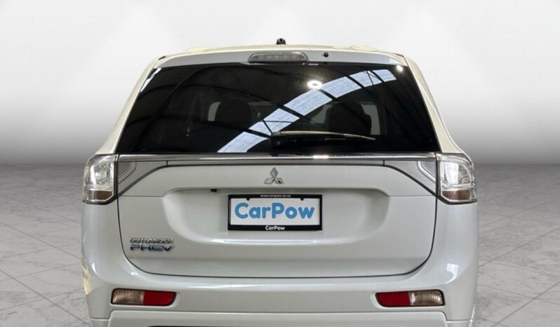 
								Mitsubishi OUTLANDER PHEV Sports Style Edition 4WD 2015 full									