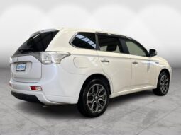 
										Mitsubishi OUTLANDER PHEV Sports Style Edition 4WD 2015 full									