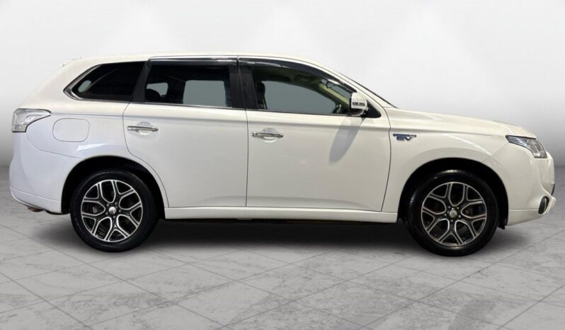 
								Mitsubishi OUTLANDER PHEV Sports Style Edition 4WD 2015 full									