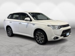 
										Mitsubishi OUTLANDER PHEV Sports Style Edition 4WD 2015 full									