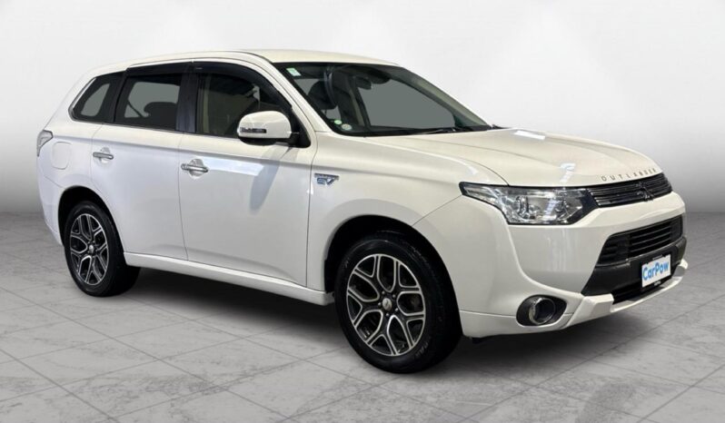 
								Mitsubishi OUTLANDER PHEV Sports Style Edition 4WD 2015 full									