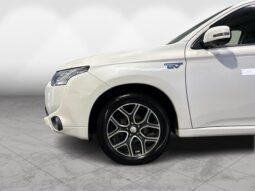 
										Mitsubishi OUTLANDER PHEV Sports Style Edition 4WD 2015 full									