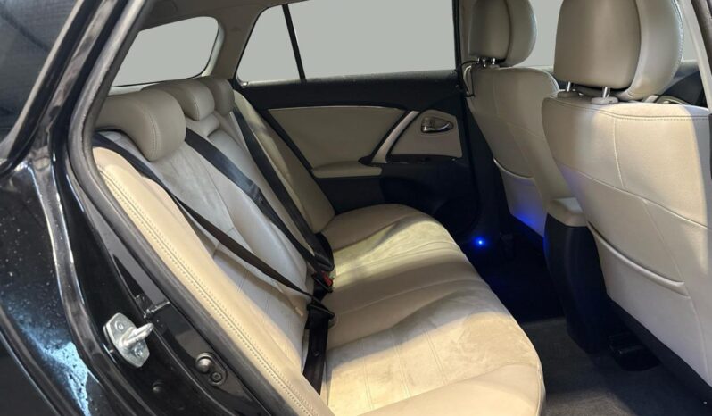 
								Toyota Avensis Wagon LI 2014 full									