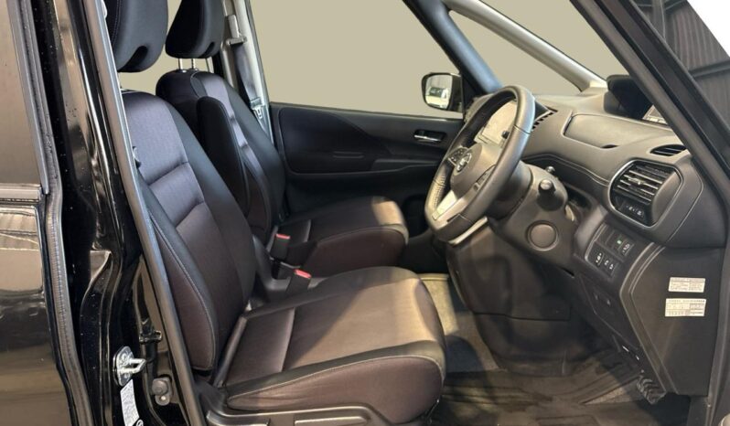 
								Nissan SERENA Highway Star -V Selection 2017 full									