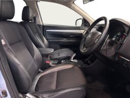 
										Mitsubishi Outlander PLUGIN HYBRID 2013 full									