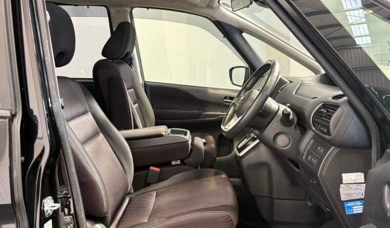 
								Nissan SERENA Highway Star -V Selection 2017 full									