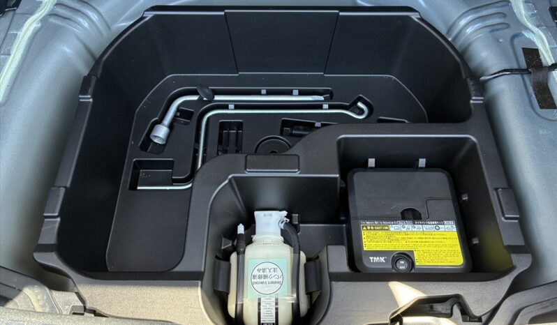 
								Toyota AQUA S Style Black 2019 full									