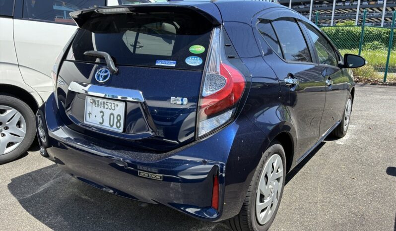 
								Toyota AQUA S Style Black 2019 full									