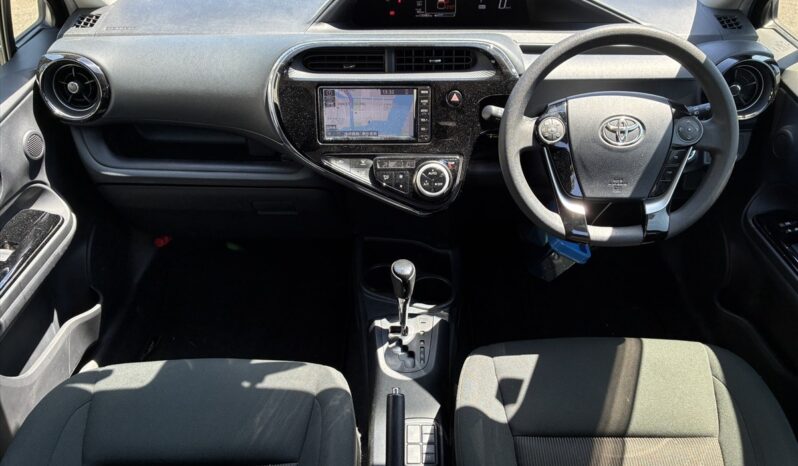 
								Toyota AQUA S Style Black 2019 full									