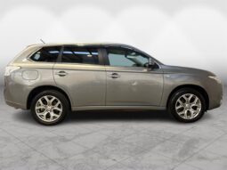 
										Mitsubishi Outlander PHEV 2013 full									