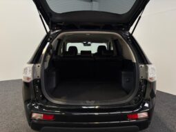 
										Mitsubishi OUTLANDER PHEV G Navi Package 2015 full									