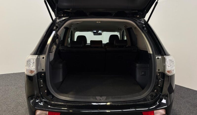 
								Mitsubishi OUTLANDER PHEV G Navi Package 2015 full									
