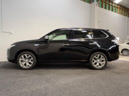 
										Mitsubishi OUTLANDER PHEV G Navi Package 2015 full									