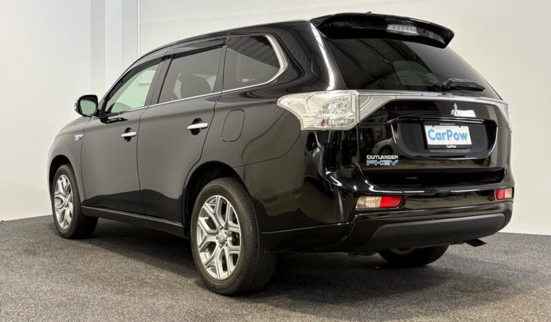 
								Mitsubishi OUTLANDER PHEV G Navi Package 2015 full									