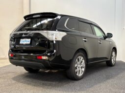 
										Mitsubishi OUTLANDER PHEV G Navi Package 2015 full									