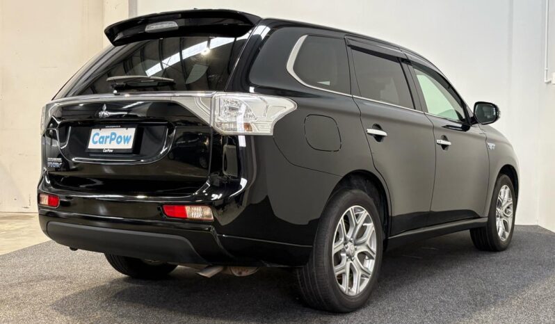 
								Mitsubishi OUTLANDER PHEV G Navi Package 2015 full									