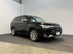 
										Mitsubishi OUTLANDER PHEV G Navi Package 2015 full									
