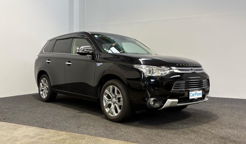 
								Mitsubishi OUTLANDER PHEV G Navi Package 2015 full									