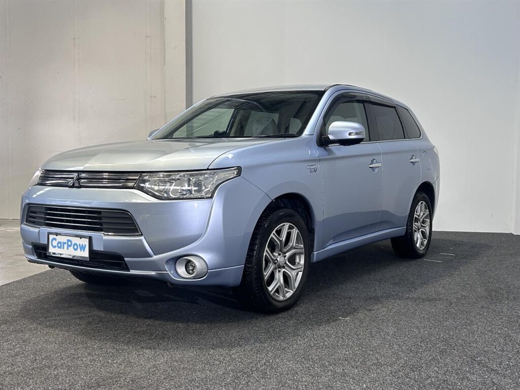 Mitsubishi OUTLANDER PHEV G Navigation Package 2013