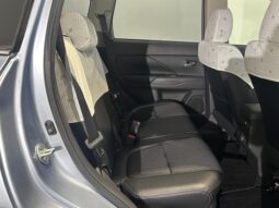
										Mitsubishi OUTLANDER PHEV G Navigation Package 2013 full									