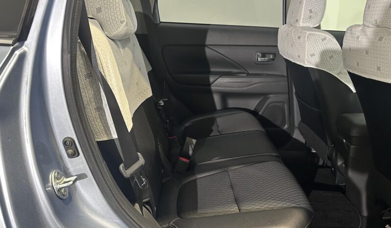 
								Mitsubishi OUTLANDER PHEV G Navigation Package 2013 full									