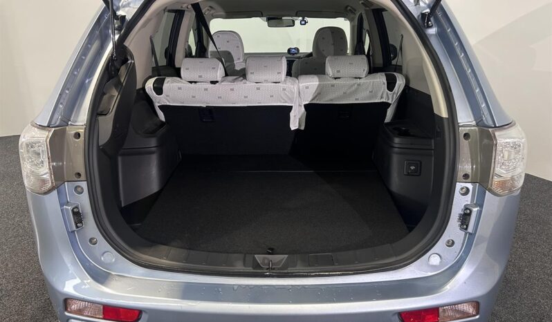 
								Mitsubishi OUTLANDER PHEV G Navigation Package 2013 full									
