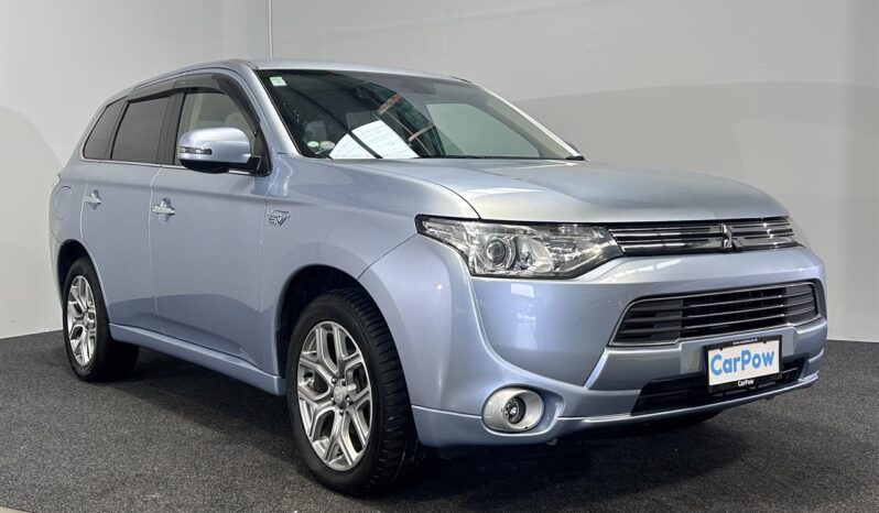 
								Mitsubishi OUTLANDER PHEV G Navigation Package 2013 full									