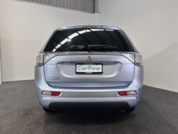 
										Mitsubishi OUTLANDER PHEV G Navigation Package 2013 full									