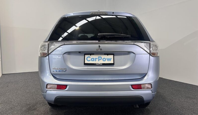 
								Mitsubishi OUTLANDER PHEV G Navigation Package 2013 full									
