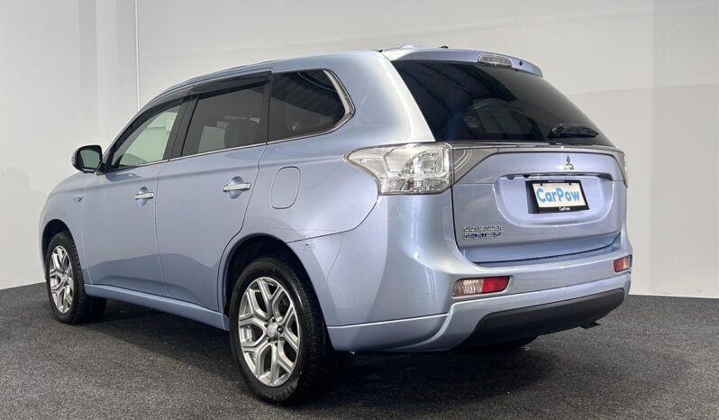 
								Mitsubishi OUTLANDER PHEV G Navigation Package 2013 full									