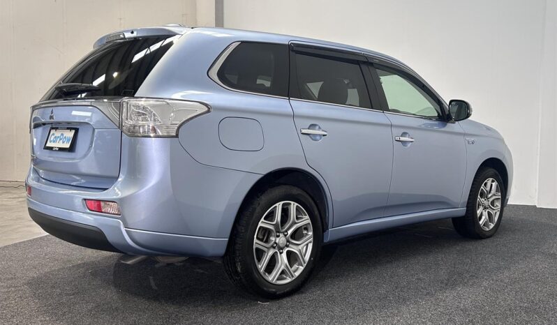 
								Mitsubishi OUTLANDER PHEV G Navigation Package 2013 full									